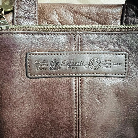 FINAL WEEK! 🔥Genuine Leather Fossil Crossbody Bag - Picture 3 of 9